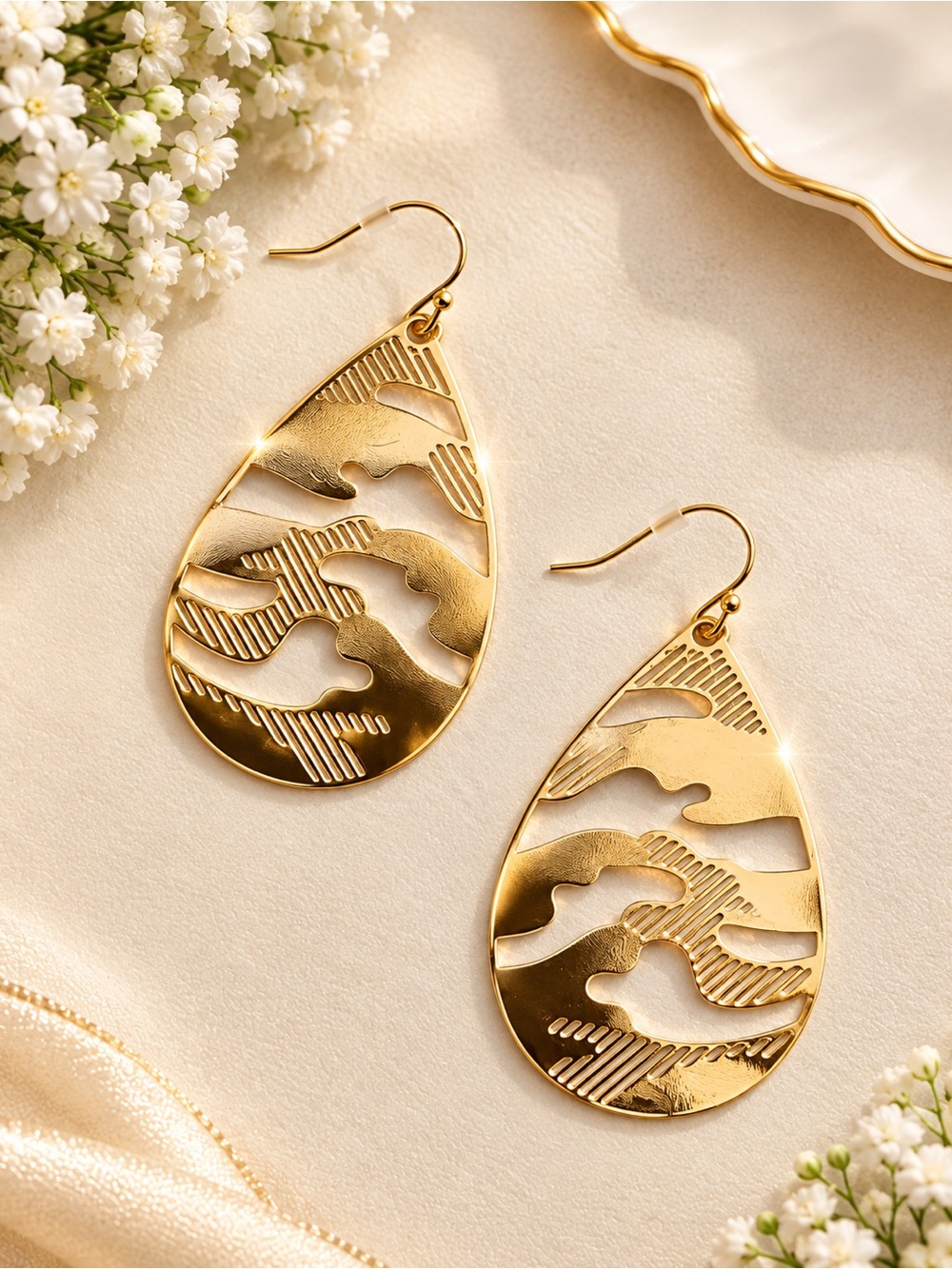 Gold Teardrop Cutout Dangle Earrings - Elegant Women Jewelry